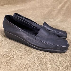 EUC Vintage Aerosoles Leather Flats Size 8M